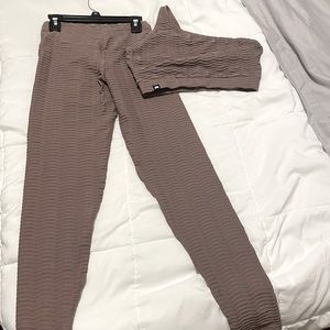 Booty by Brabrants preying a and top/bra color is a purplish size small